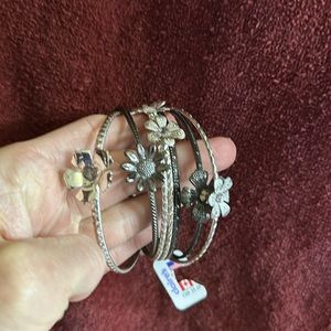 Set of 6 bangle flower bracelets